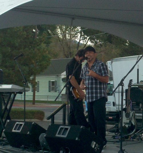 Al Reed of local band AM/FM Reno greets the crowd.