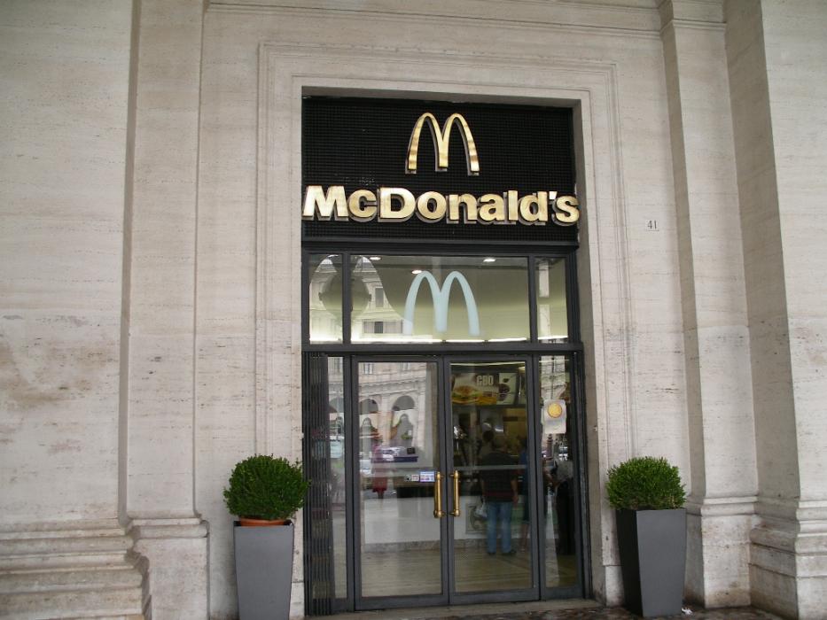 The American fast food influence has spread to Italy.  Photo by Don Quilici