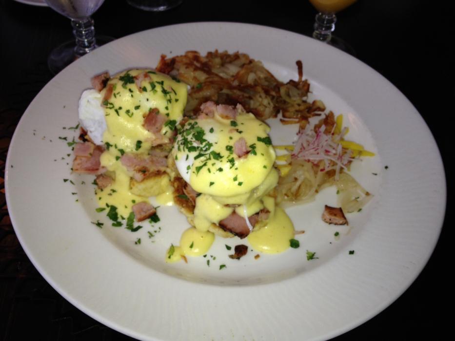 Crab cake Eggs Benedict
