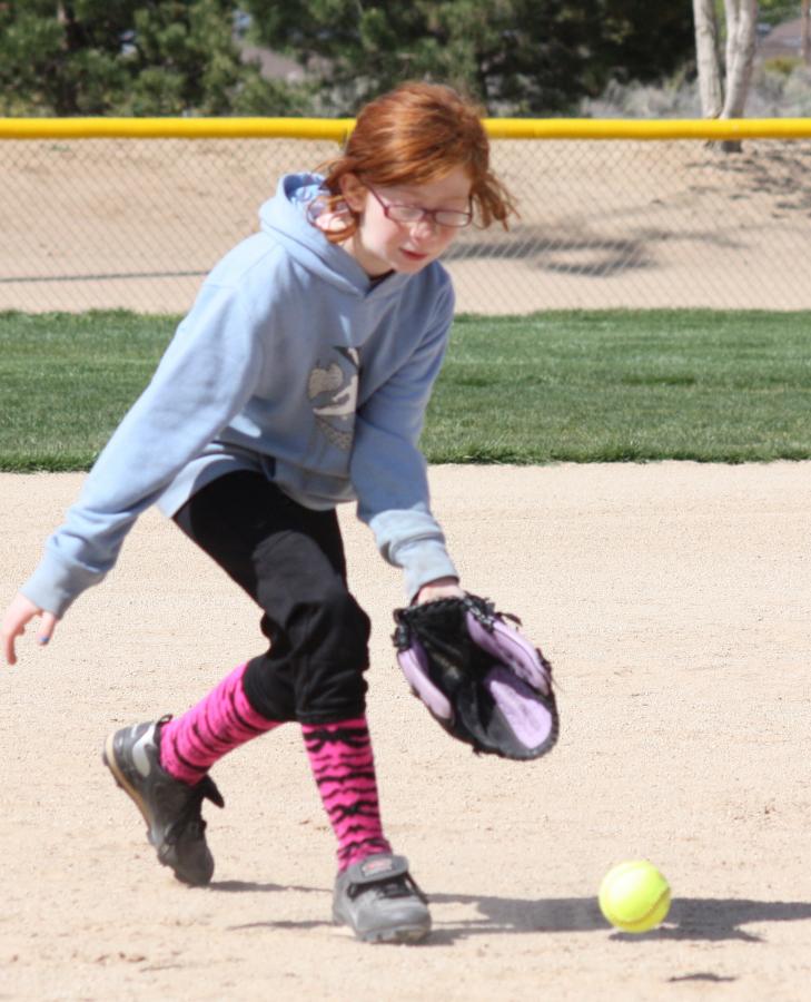 Sarah Gomer fielding a grounder at for the Pink Diamonds
