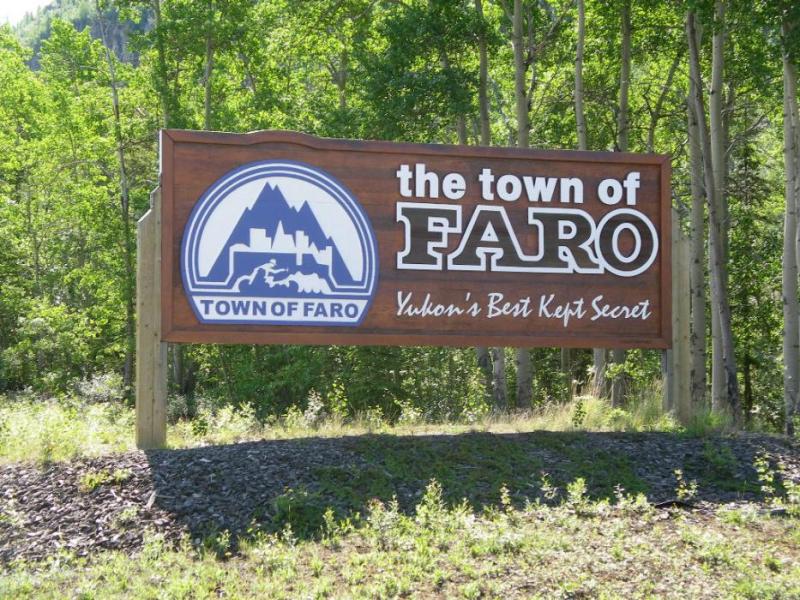 The entrance sign at Faro, Yukon, which has a nine-hole golf course that runs through town. Photo by Elaine Quilici
