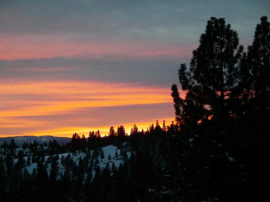 Sunset on Christmas Eve.  Photo by Elaine Quilici
