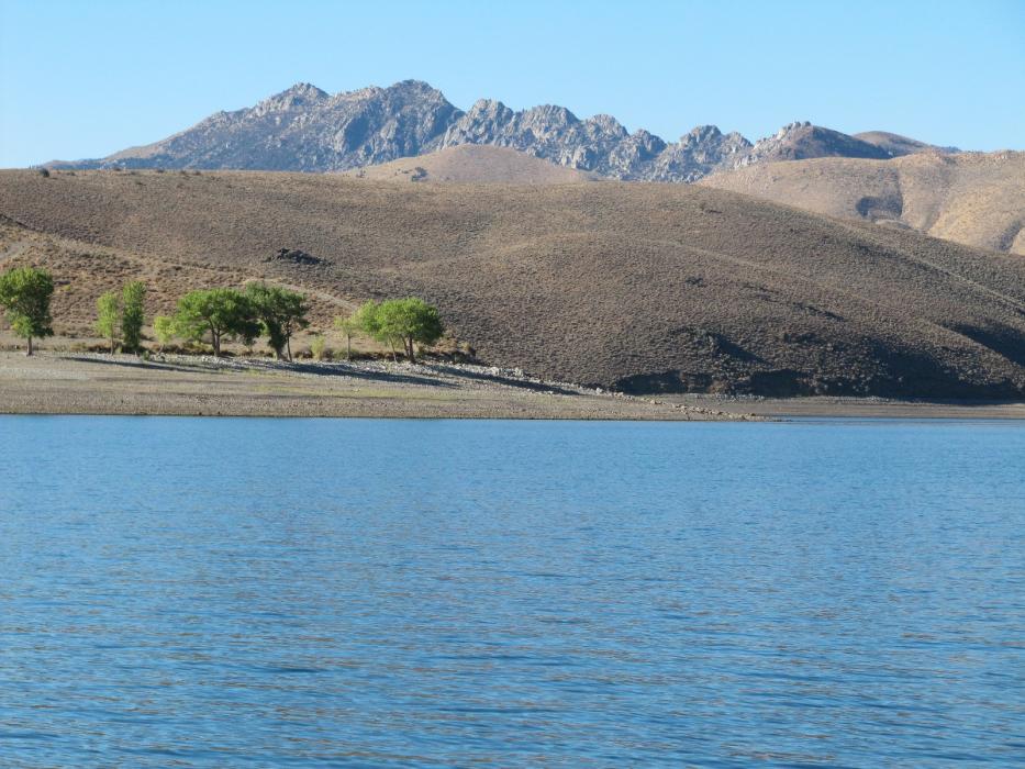 Topaz Lake. Photo by Elaine Quilici