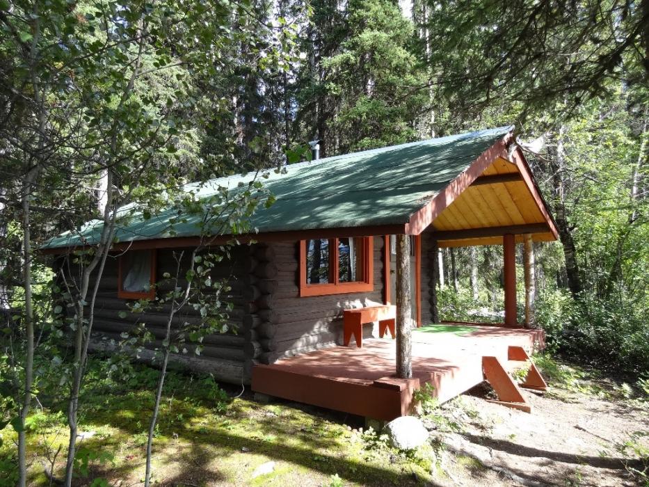 One of four rustic cabins at Ookpik Wilderness Lodge. Photo by Elaine Quilici