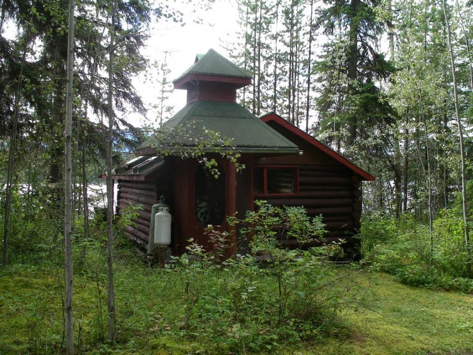 The cabin with the shower facilities.  Photo by Elaine Quilici