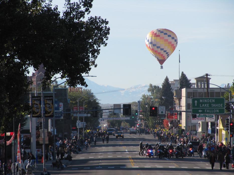 Spectators near the beginning of the 2012 parade.  Photo by Elaine Quilici
