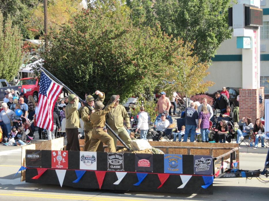 A patriotic float.  Photo by Elaine Quilici
