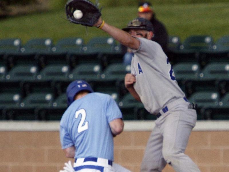 First baseman Spense Dorsey holds the runner at first.