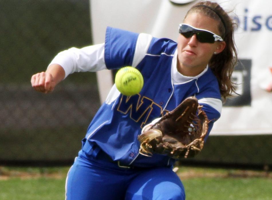 Katelyn Bomar makes a catch in left field against CSN.
