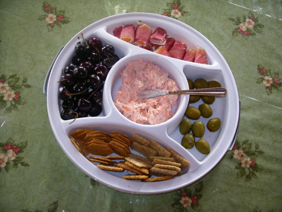 Pre-dinner appetizers. Photo by Elaine Quilici