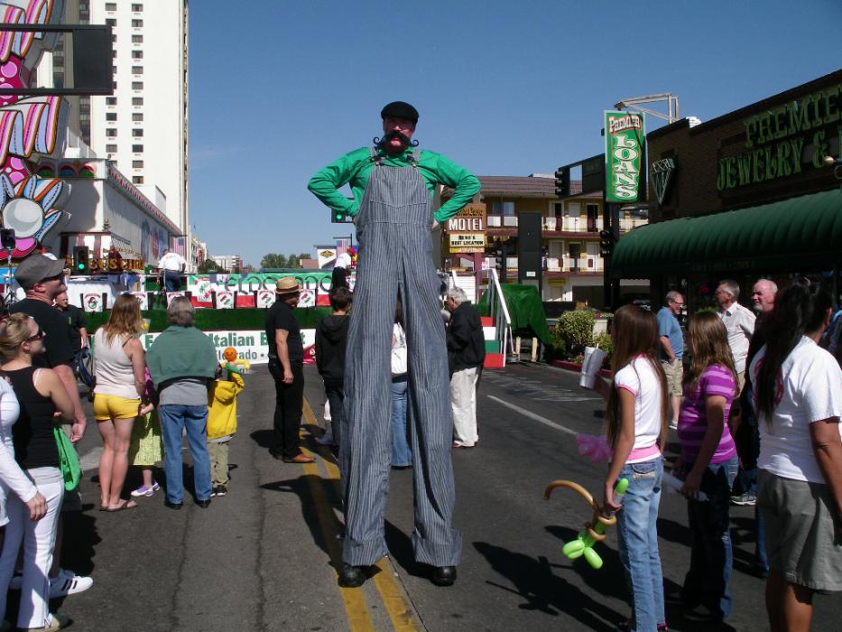 One of the entertainers on stilts. Photo by Elaine Quilici