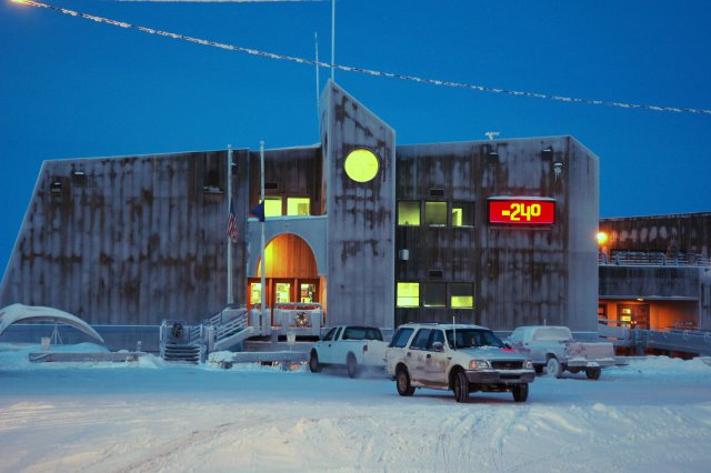 Barrow City Hall in January 2007. Note the temperature. Photo courtesy of wunderground.com