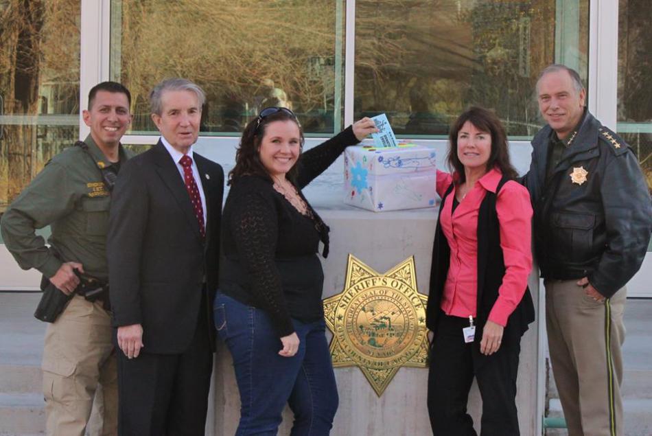 Sgt. Daniel Gonzales, Mayor Bob Crowell, Renee Taylor Plain, Peggy Sweatland and Sheriff Ken Furlong.