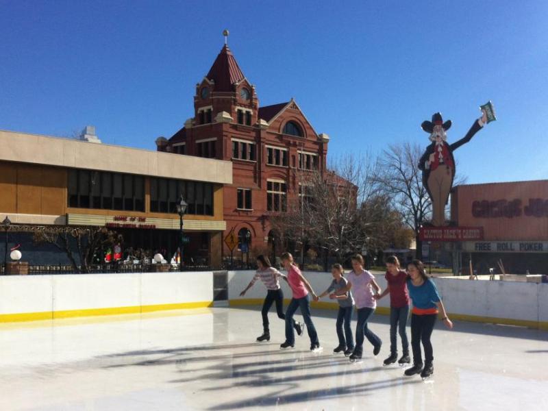 The skate chain are Sarah Anderson, Elizabeth Weller, Haley Funk, Lexi Turner, Ryanna and Leandra Blake.