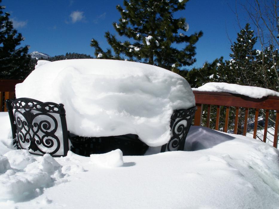 The patio table on the cabin's deck.  Photo by Don Quilici