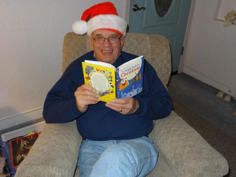 Q prepares for reading. Photo by Elaine Quilici