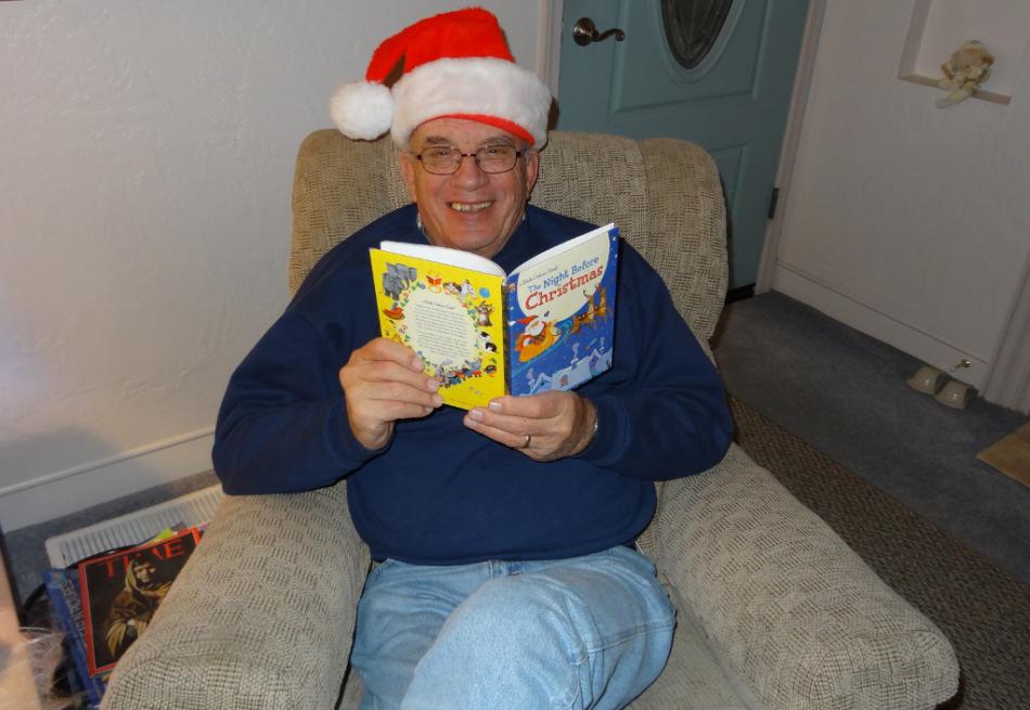 Q prepares for reading. Photo by Elaine Quilici