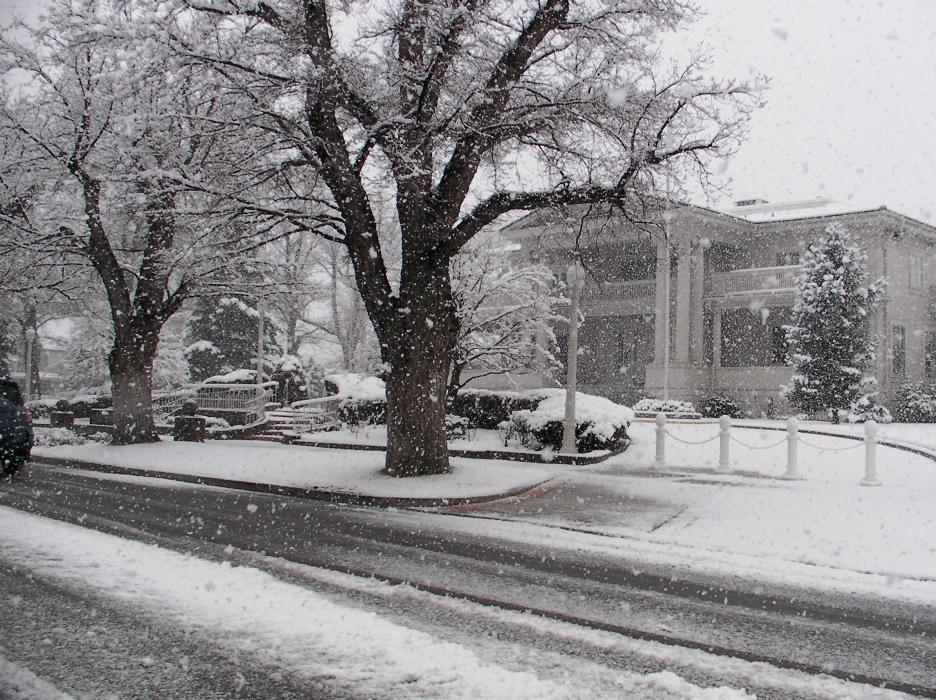 The Governor's Mansion gets a nice amount of fresh snow.