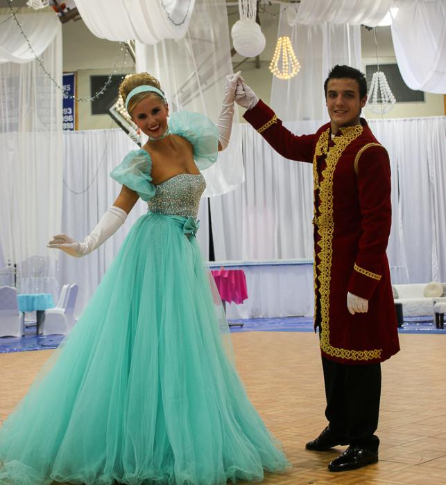 Paris Regan and Ben Ray as Cinderella and Prince Charming. Photo by Angila Golik