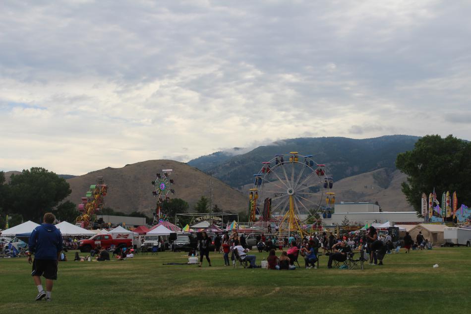 Swarms of people from near and far gathered this evening at the RSVP Carnival.