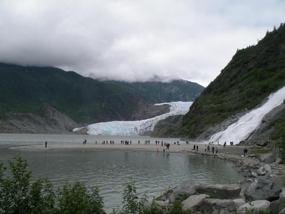 Hordes of tourists at the falls. Photo by Don Quilici
