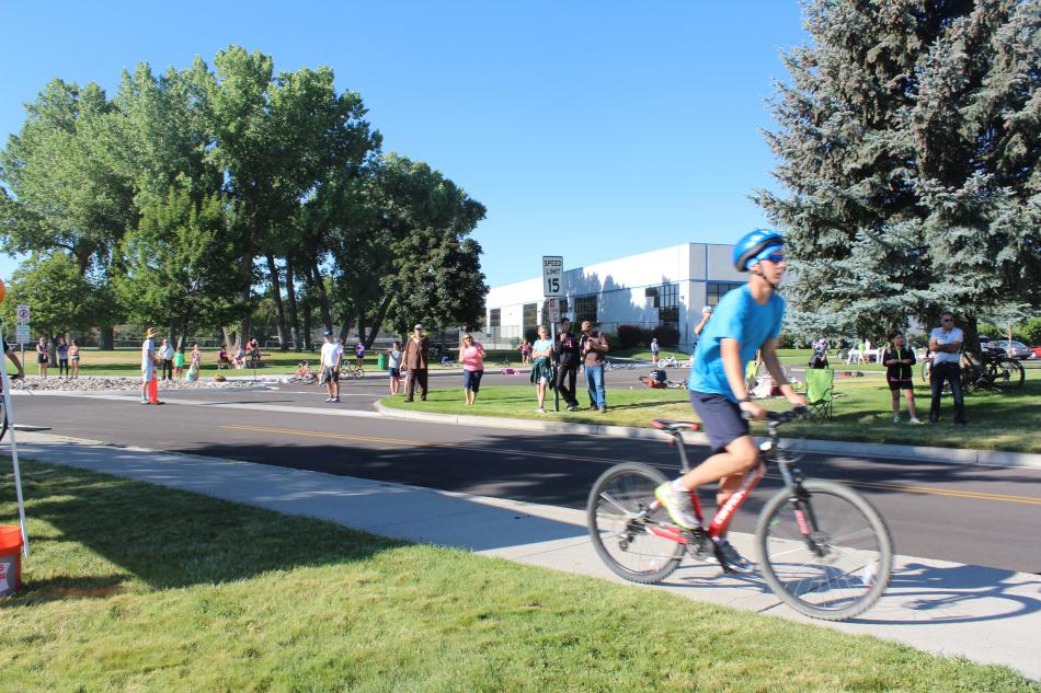 Kids must complete two laps around Mills Park