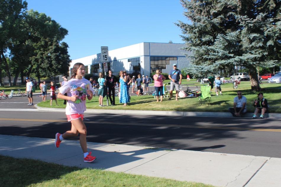 Kids must complete one lap running around Mills Park