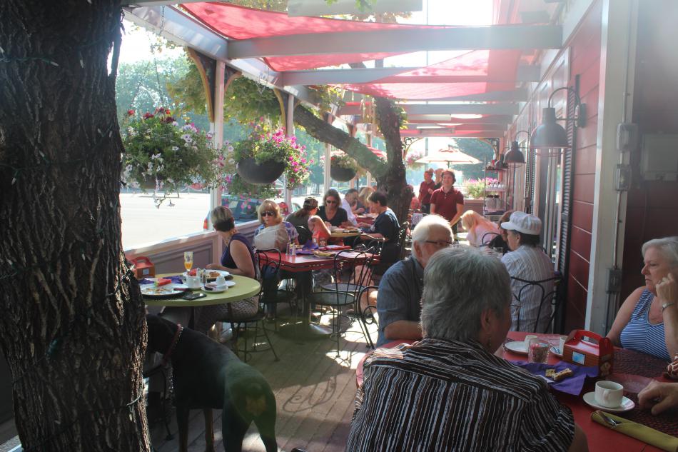 Owners and their dogs enjoy a lovely breakfast at Adele's