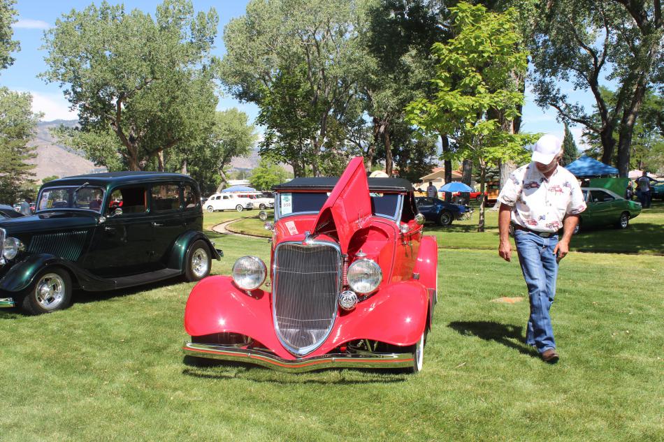 Old cars are admired for their great condition