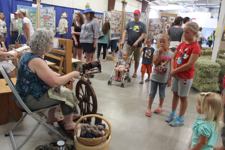 Children learn about spinning from Carson Sierra Spinners