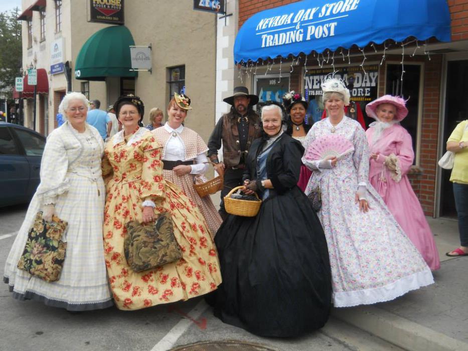 You never know who'll you meet on the Wine Walk. Photo by Sandie LaNae.