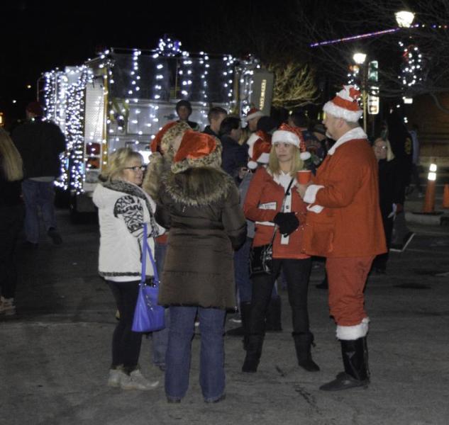 Holiday Crawlers enjoy drinks and conversation on West Proctor