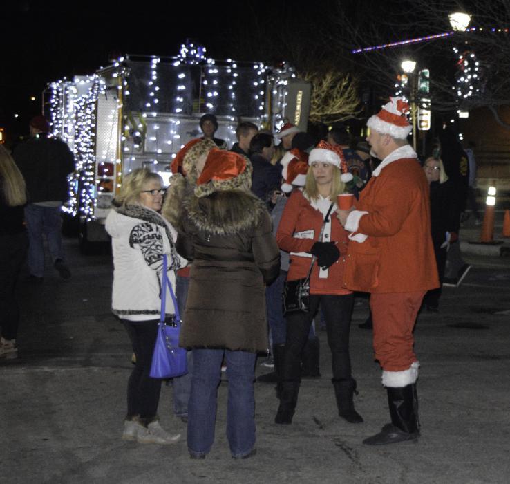 Holiday Crawlers enjoy drinks and conversation on West Proctor