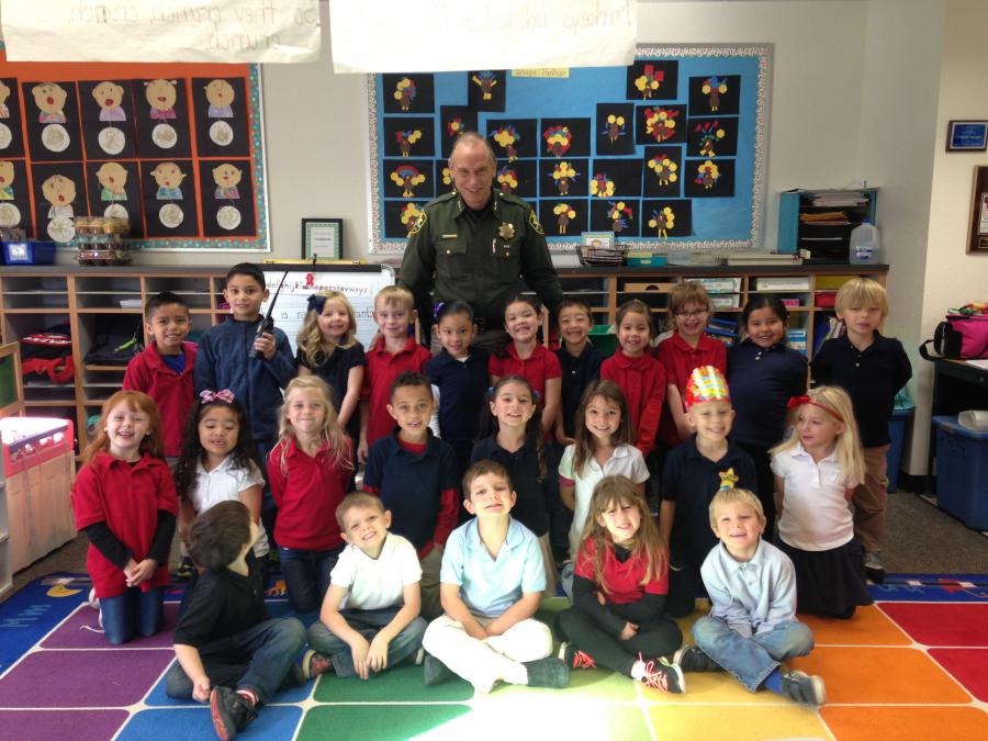 Sheriff Ken Furlong with Mrs. Cacioppo's kindergarten class
