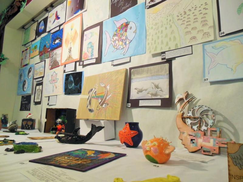 A close up view of the visual arts display in the Carson High School Library.