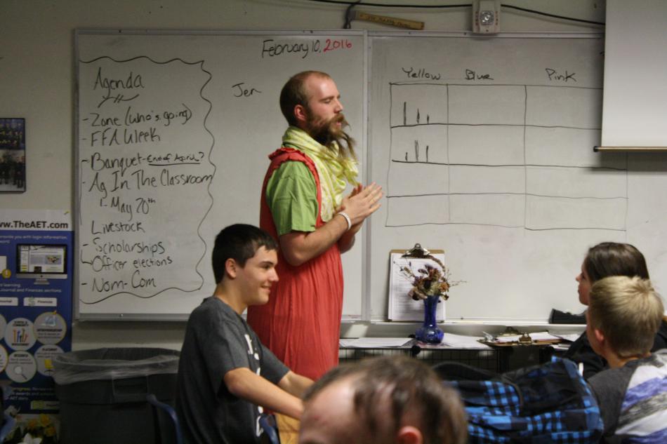 Charlie Mann addresses the Carson High School Career and Tech students.