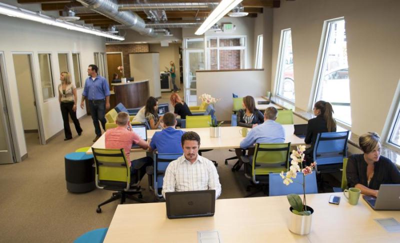 Adams Hub open co-working areas perfectly complement the dedicated office space, conference rooms and community areas.