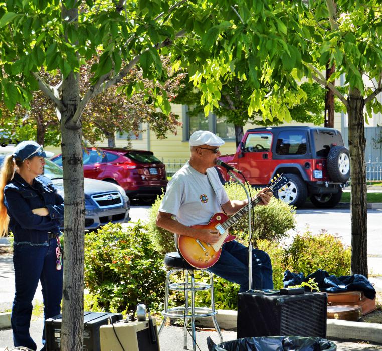 Photo by Lisa Fisher. Live music at Saturday's Early Spring Farmer's Market.