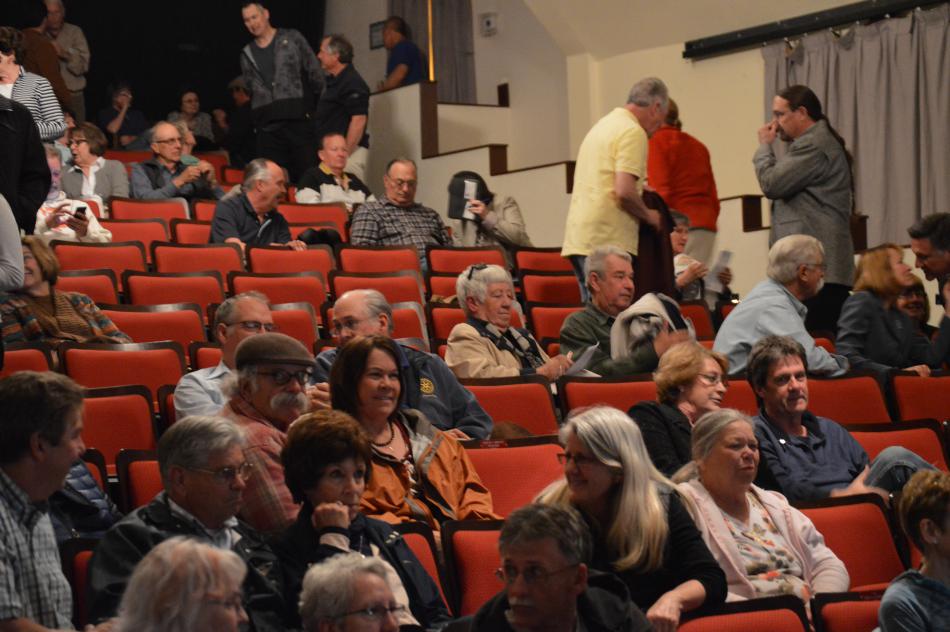 The crowd at intermission between the mayoral and assembly forums.