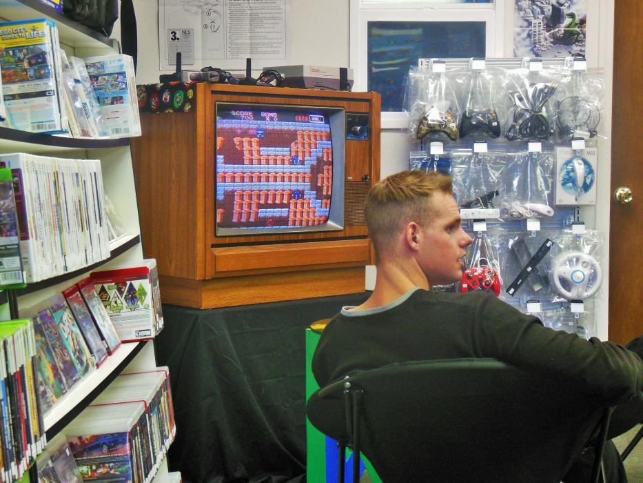 The old-school television set, displaying a vintage game.