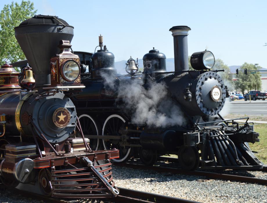 The Glennbrook (left) and V&T Engine 25 at the Wabuska Station.
