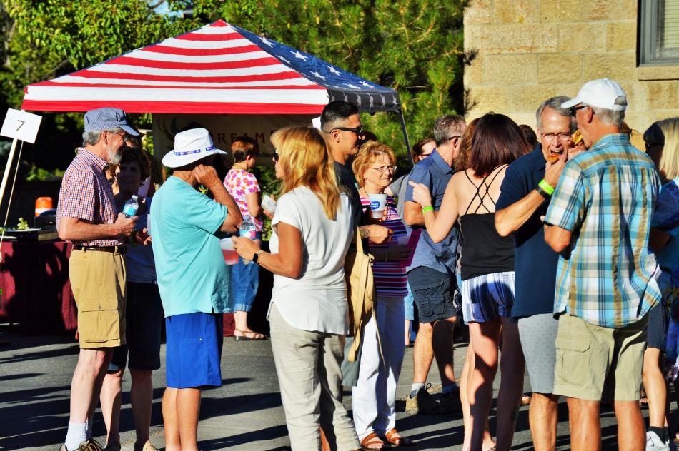 Tasters wait in line at Curry and Musser streets.