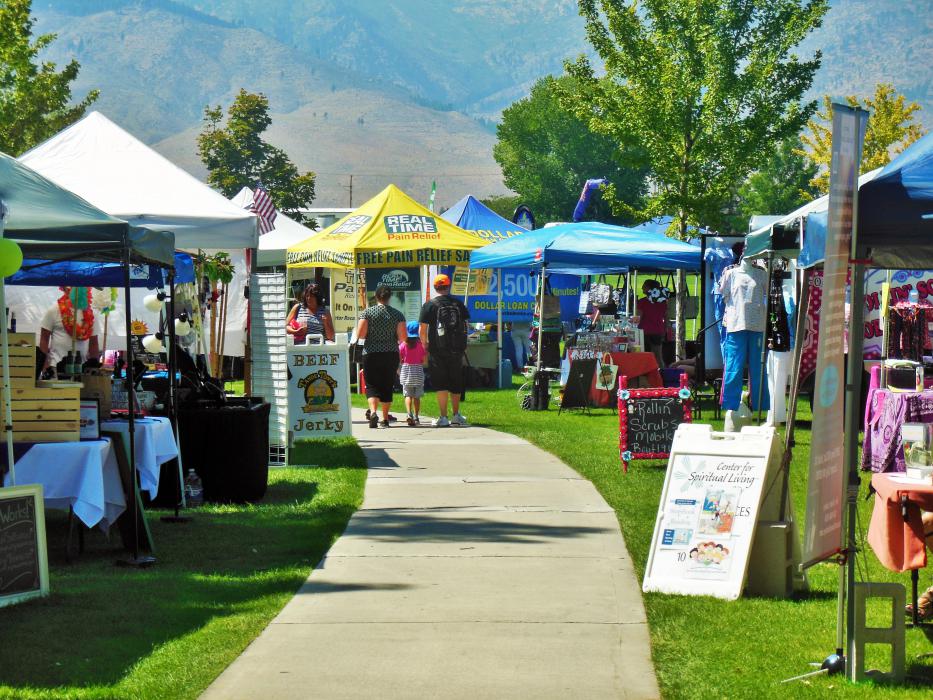 Vendor row in Mills Park.