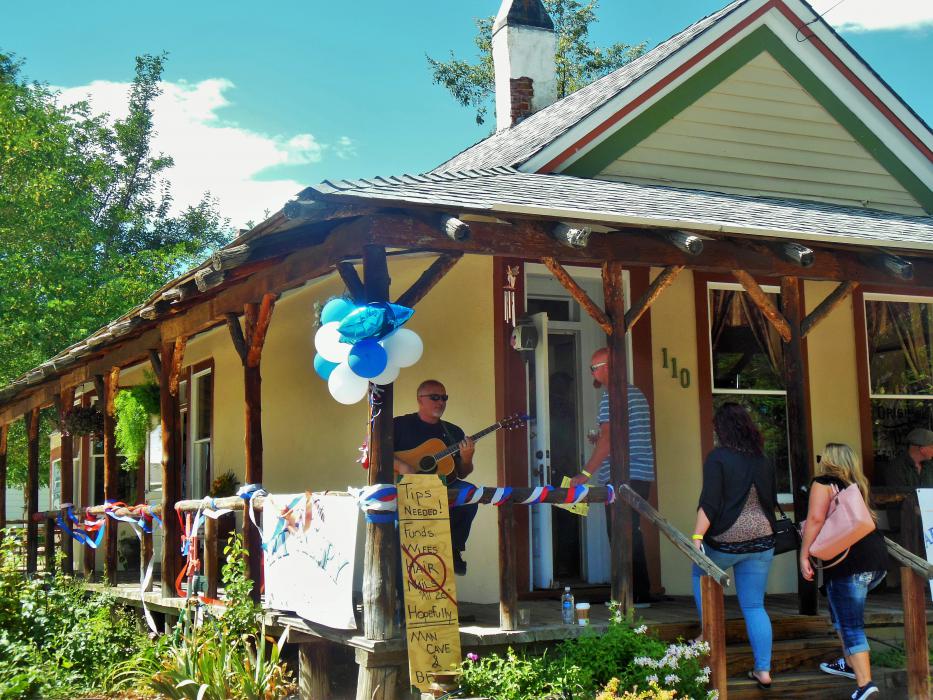 Front entry to Carson City Art Gallery and Pottery Studio.