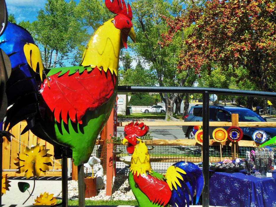 Giant metal rooster sculpture made with materials from recycled automobiles.