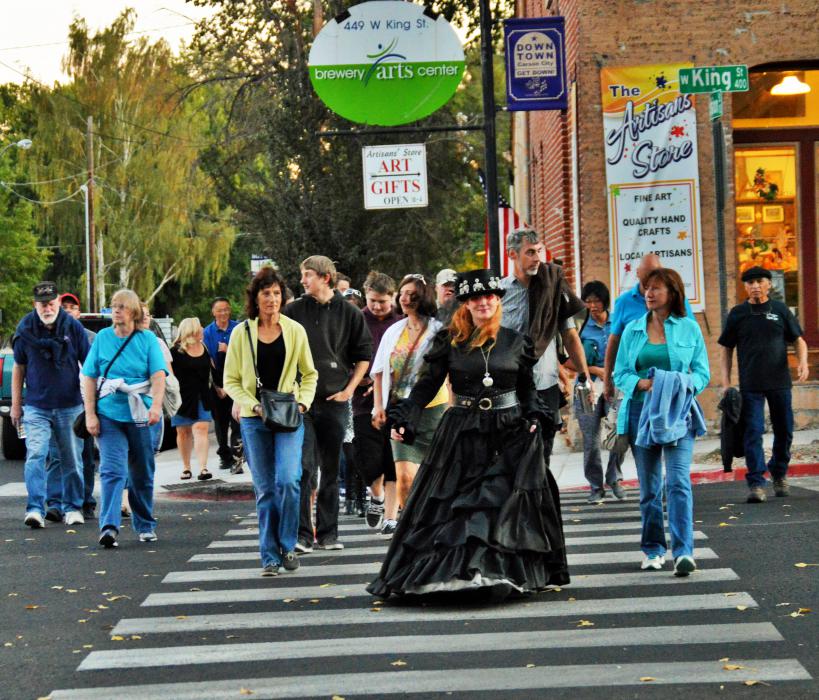 The Ghost Walk Tour crossing King Street at Division.