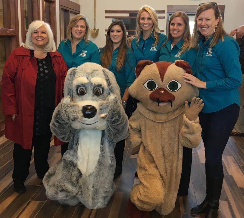 Photo courtesy Kimberly Wade, Nevada Humane Society. Members of the Maddie's Fund foundation.