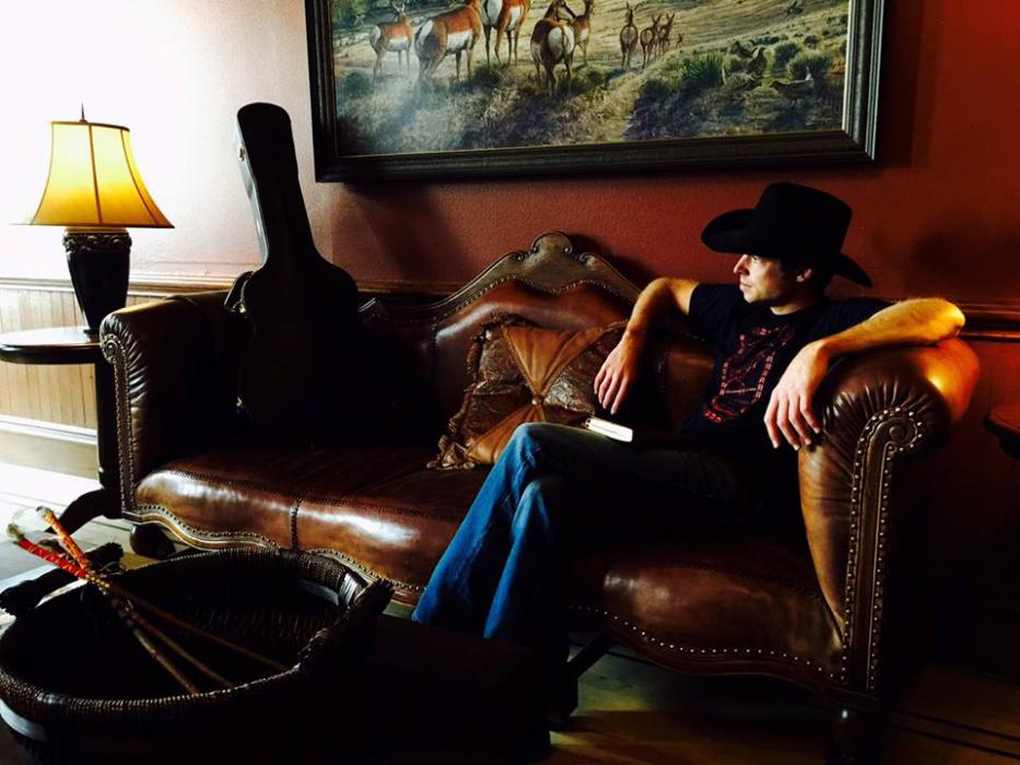 Jason DeShaw is a national award-winning mental health speaker and accomplished country singer.