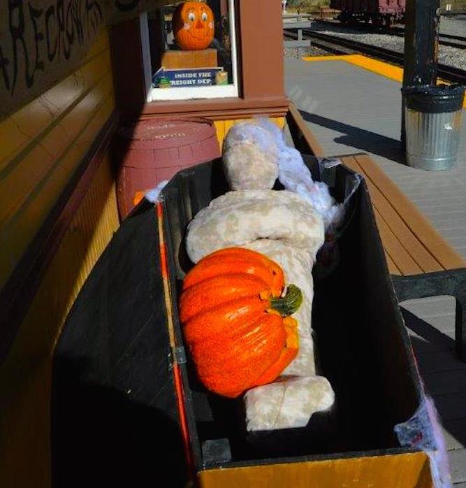 Halloween decorations at Wabuska Station.