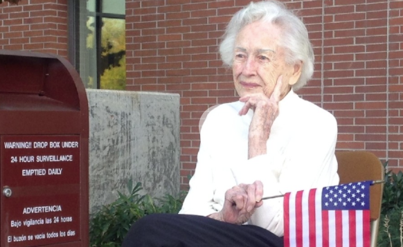 Gertrude Gottschalk, 100, casts her vote in Carson City, Nevada, on Saturday, Oct. 22, 2016 (Sinclair Broadcast Group)